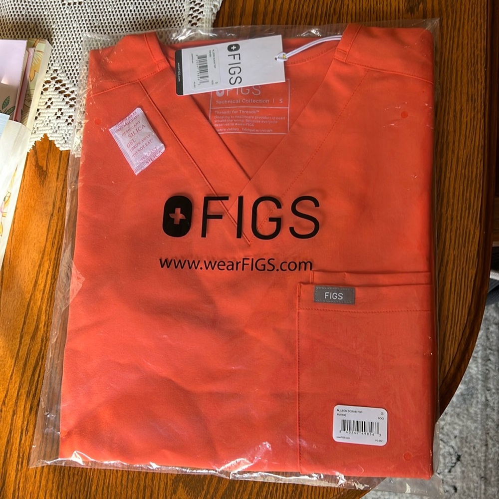 Brand new Figs scrub top